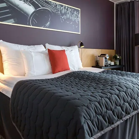 Clarion Live 4*